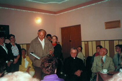 15.Prezes z upominkiem dla Go�ci